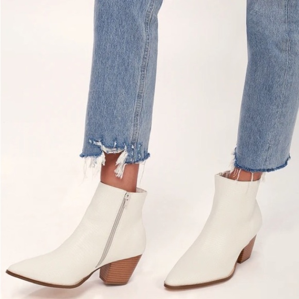 Never worn spirit ivory snake pointed toe ankle booties!